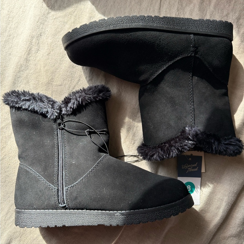 NWT Universal Thread Boots